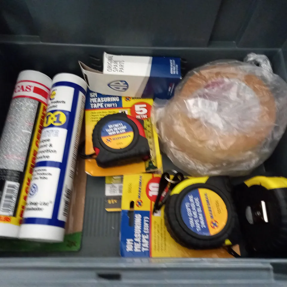 LOT OF ASSORTED TOOL AND DIY ITEMS TO INCLUDE KNIPEX COBRA, SILIRUB N AND EXTENSION BAR