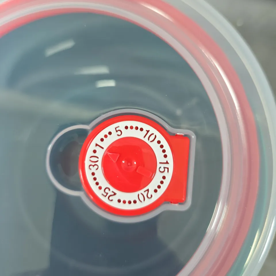 GREEN RIBBED CERAMIC MUG WITH CLEAR LID AND INTEGRATED RED TIMER DIAL