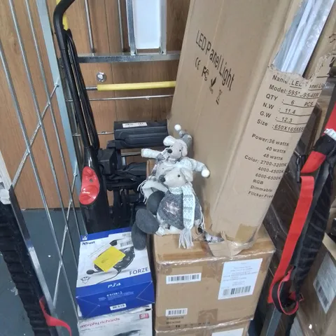 LOT OF ASSORTED ITEMS TO INCLUDE 12 60X60CM LED PANELS, VILEDA MOP, MORPHY RICHARDS BLENDER AND SENSIR WALL MOUNTS FOR XBOX