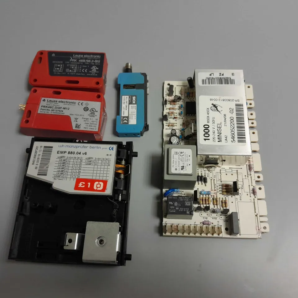 LOT OF 5 ASSORTED TECH ITEMS 