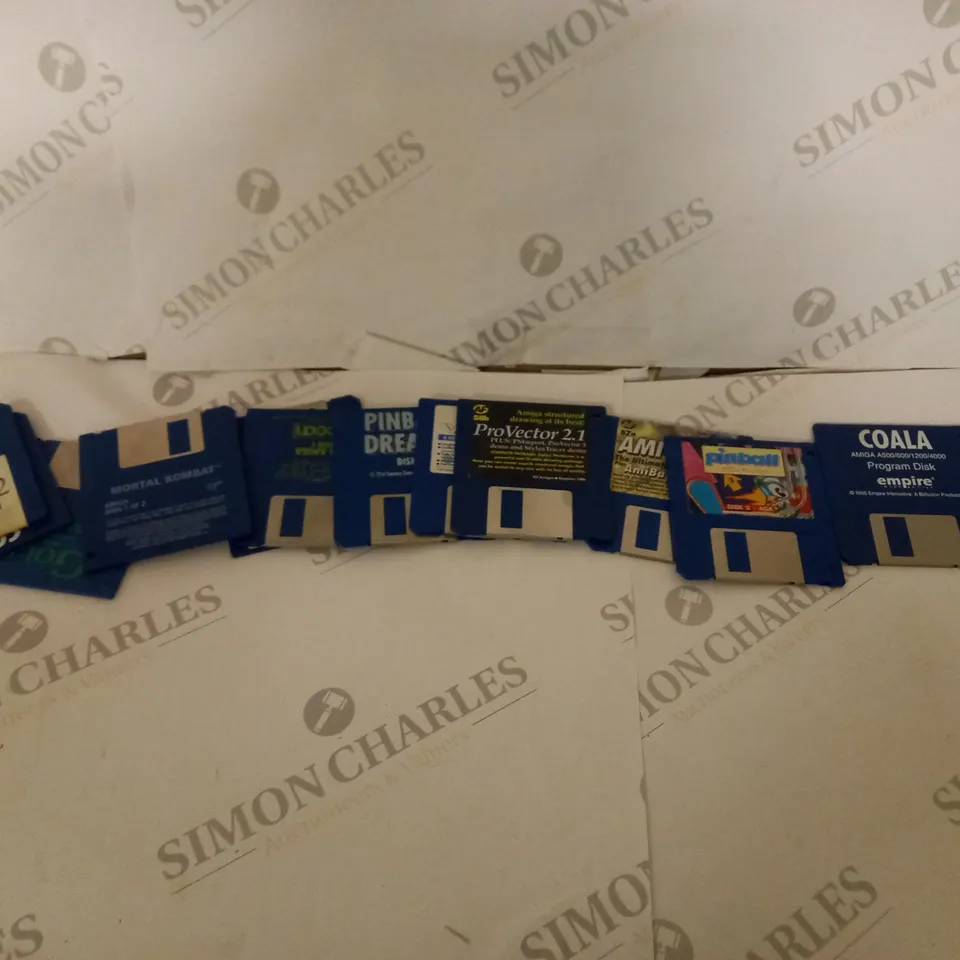 BOX OF APPROX 30 ASSORTED RETRO FLOPPY DISC GAMES INCLUDING MONKEY ISLAND, GOLF AND PINBALL