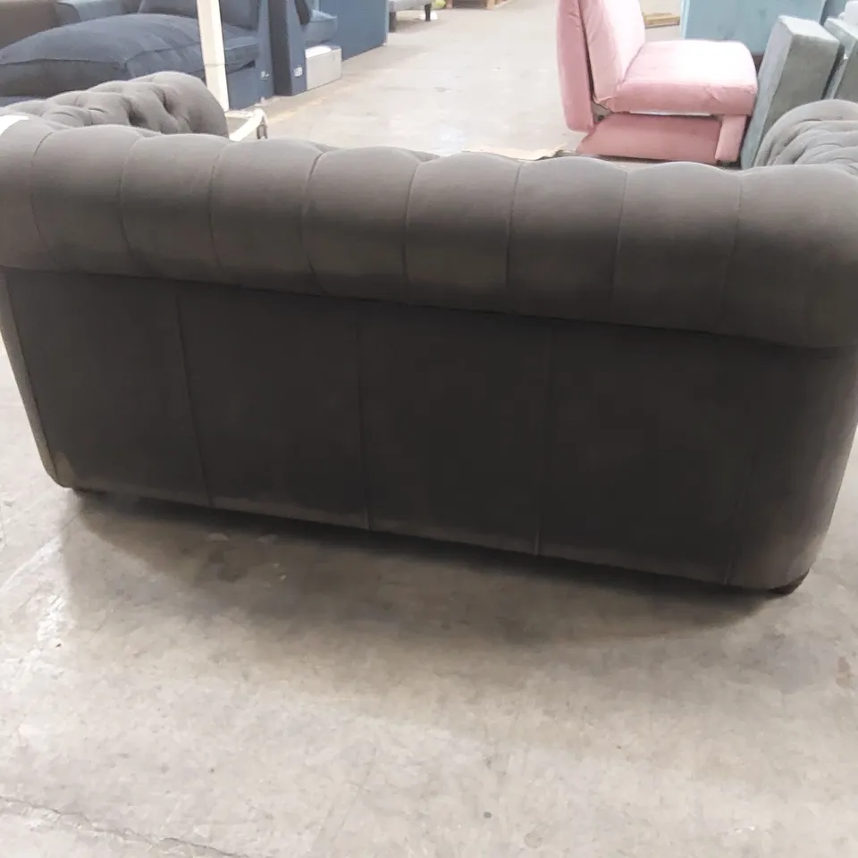 QUALITY DESIGNER GREY FABRIC UPHOLSTERED BUTTON BACK SOFA