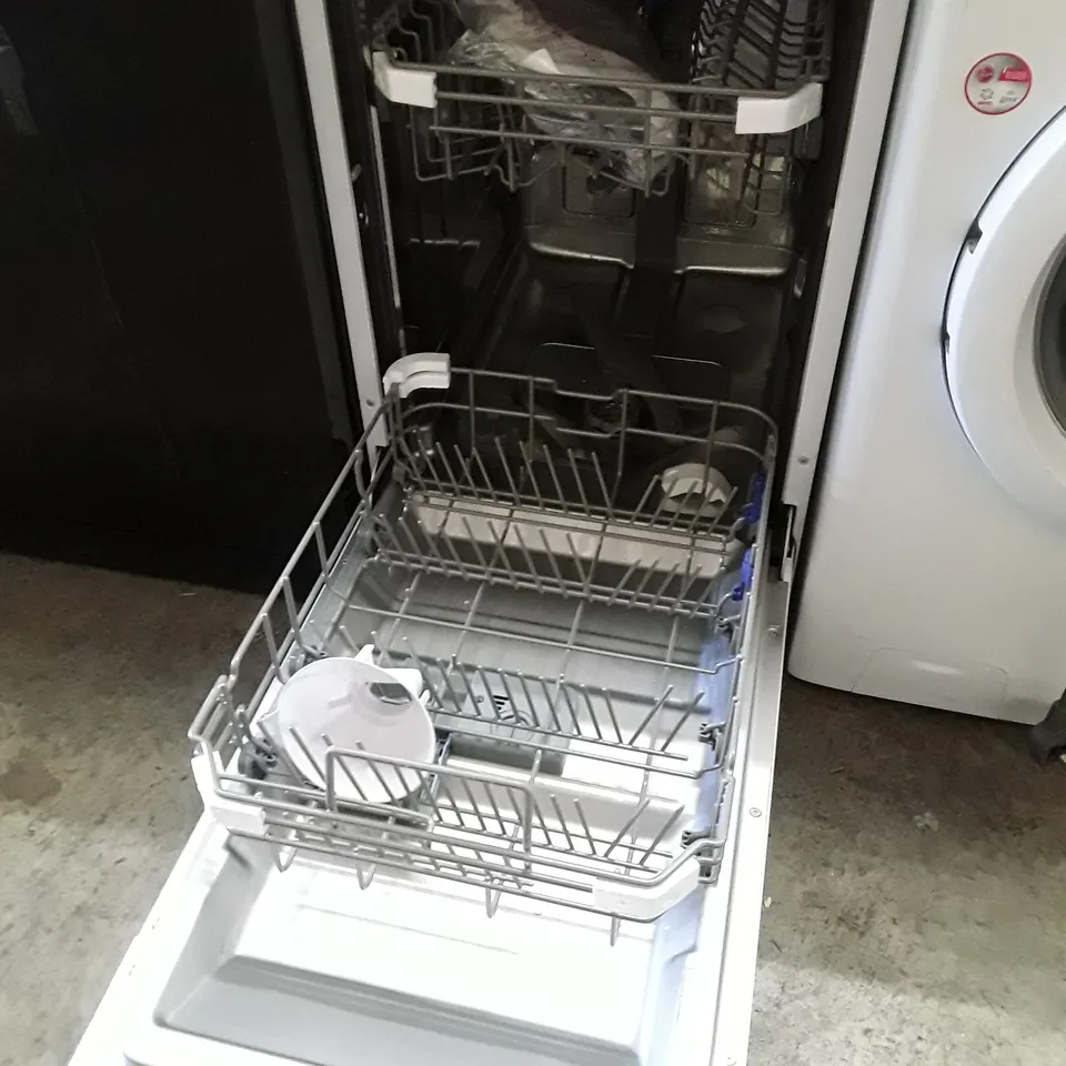 HISENSE SLIMLINE FREESTANDING 10 PLACES DISHWASHER IN WHITE -COLLECTION ONLY-