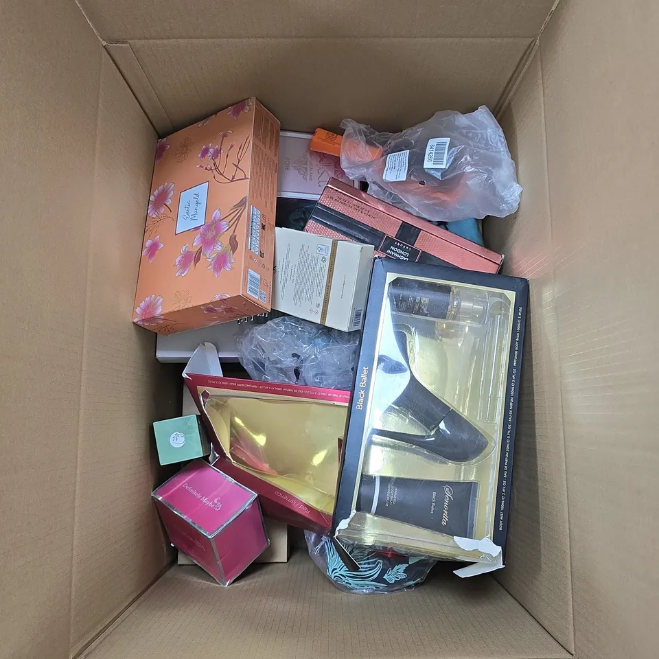 LARGE QUANTITY OF ASSORTED ITEMS TO INCLUDE ASSORTED SCENTED CANDLES, AIRFRYER CLEANER, MENS FRAGRANCE GIFT SET, ETC - COLLECTION ONLY