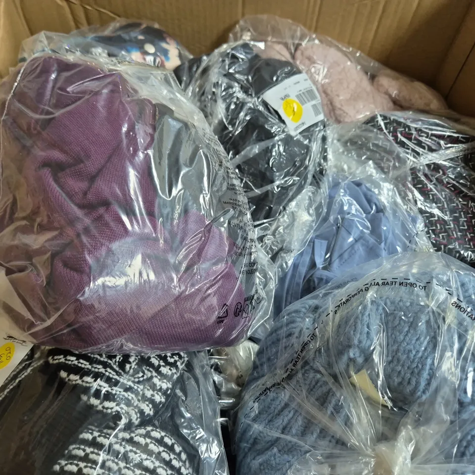 APPROXIMATELY 20 ASSORTED CLOTHING AND FASHION ITEMS IN VARIOUS STYLES, SIZES, AND COLOURS