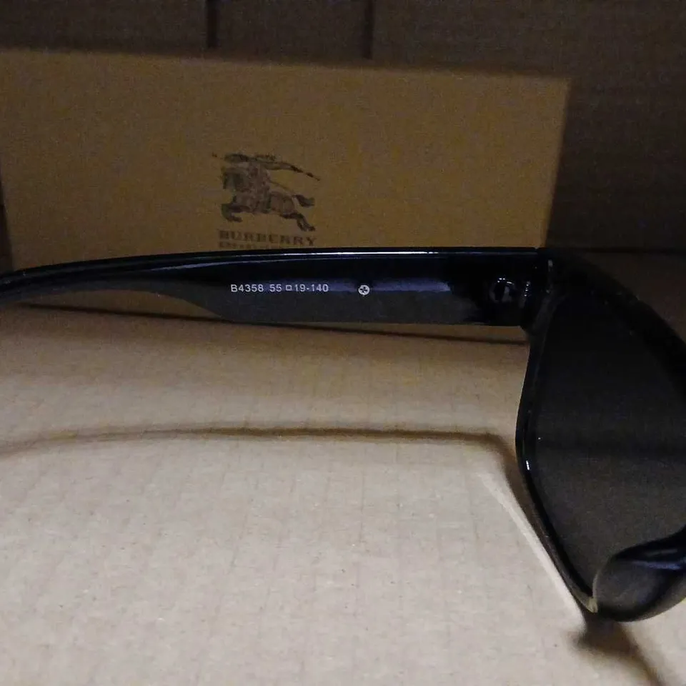 BURBERRY SUNGLASSES - BLACK RECTANGULAR FRAMES WITH BURBERRY LOGO ON TEMPLE