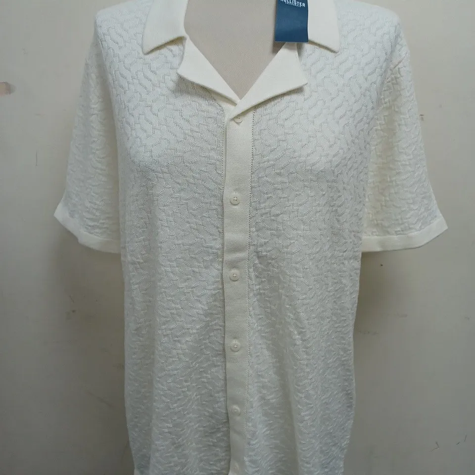 HOLLISTERRELAXED CREAM TEXTURED SHORT SLEEVE SHIRT - M