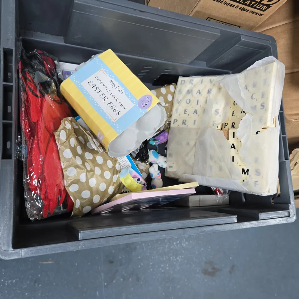 TOTE OF ASSORTED TOYS AND ACCESSORIES TO INCLUDE; STAPLES, DISNEY PRINCESS PENCIL SET, CRICKET FLASH, THEORY TEST FLASH CARDS