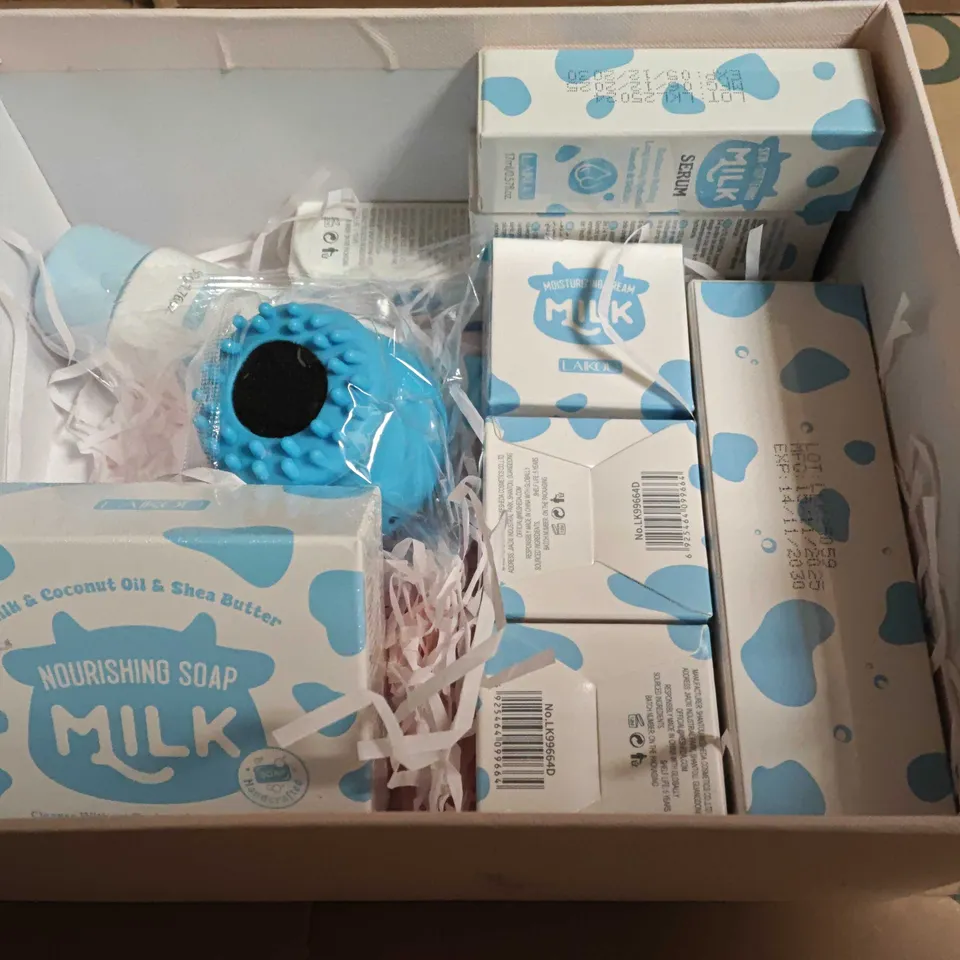 LAIKOU 14-PIECE HYDRATING MILK HEALTH AND BEAUTY SET