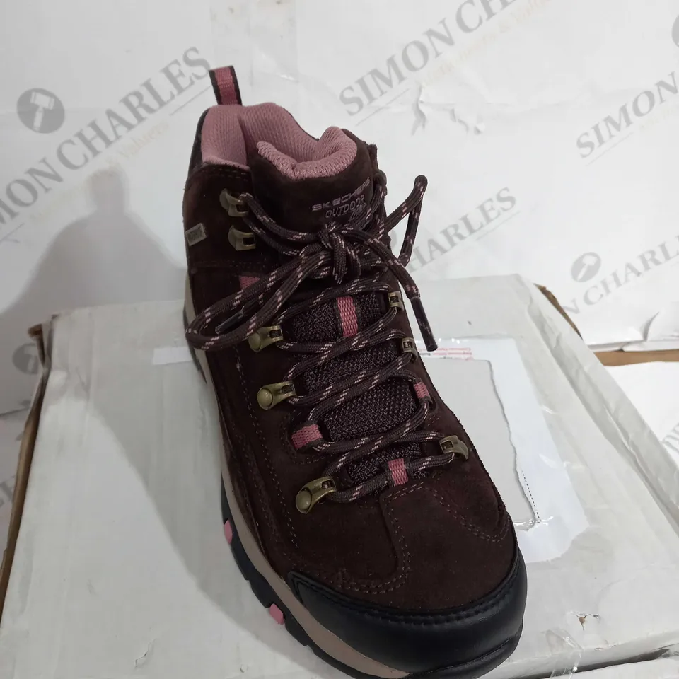 SKECHERS TREGO ALPINE TRAIL WATERPROOF BOOTS, CHOCOLATE, UK 4.5