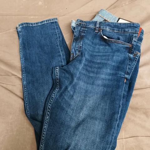BOSS DELAWARE SLIM JEANS IN DARK BLUE - UK 36/34