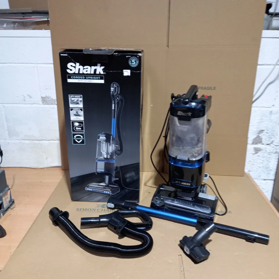 SHARK LIFT AWAY UPRIGHT VACUUM CLEANER 