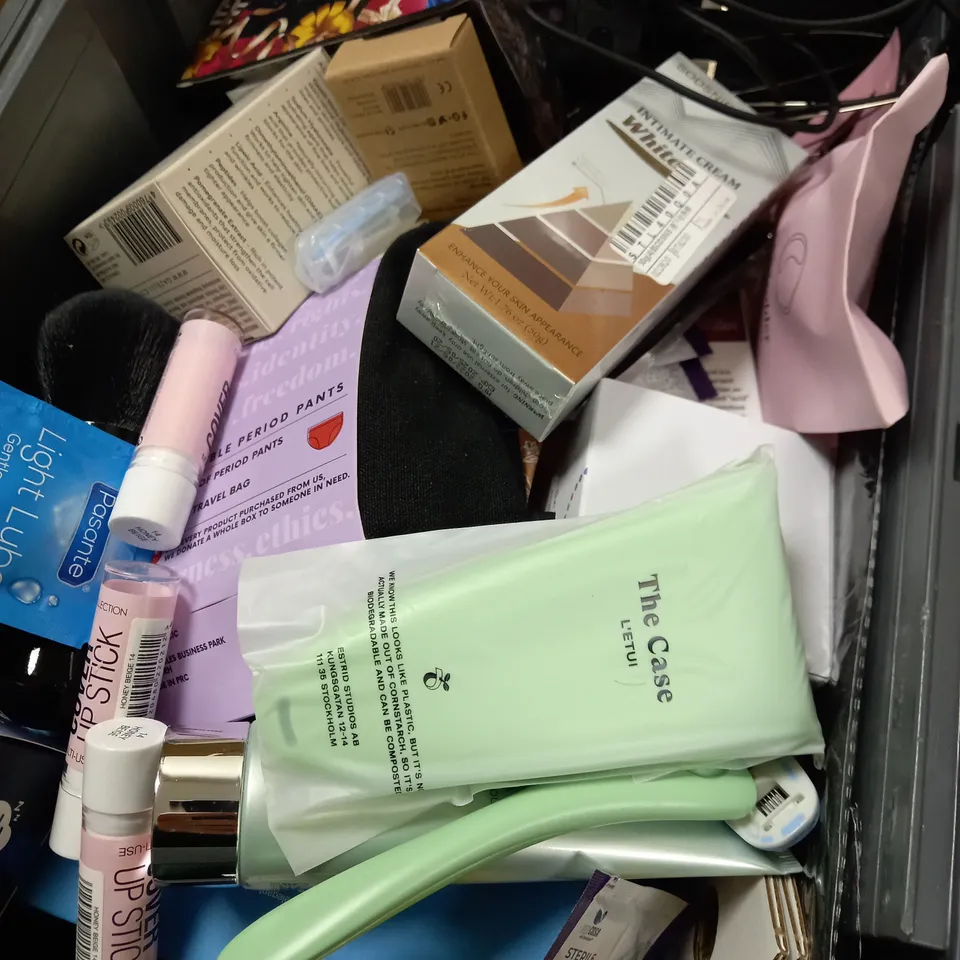 ASSORTMENT OF BEAUTY PRODUCTS APPROX. 30 ITEMS 