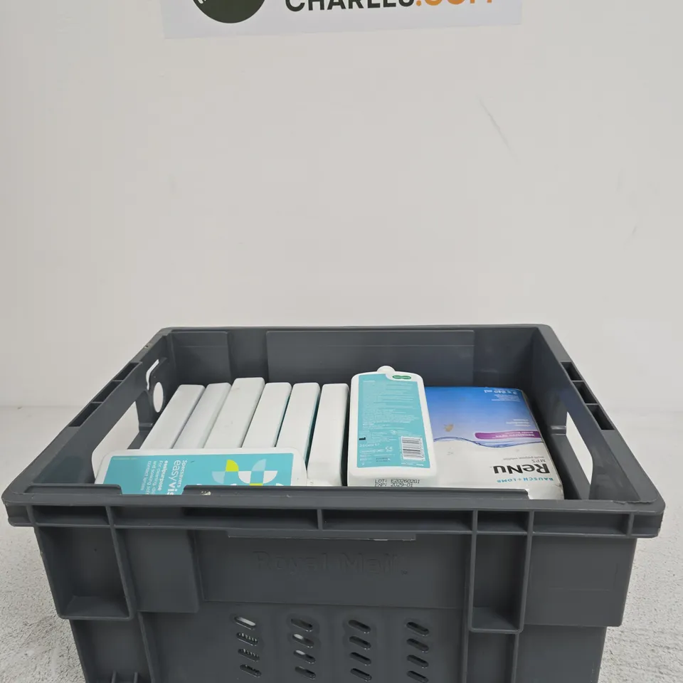 TOTE OF APPROXIMATELY 10 ASSORTED ITEMS INCLUDING RENU MULTI-PURPOSE SOLUTION, ACUVUE MULTI-PURPOSE DISINFECTING SOLUTION AND SPECSAVERS UNIPURPOSE