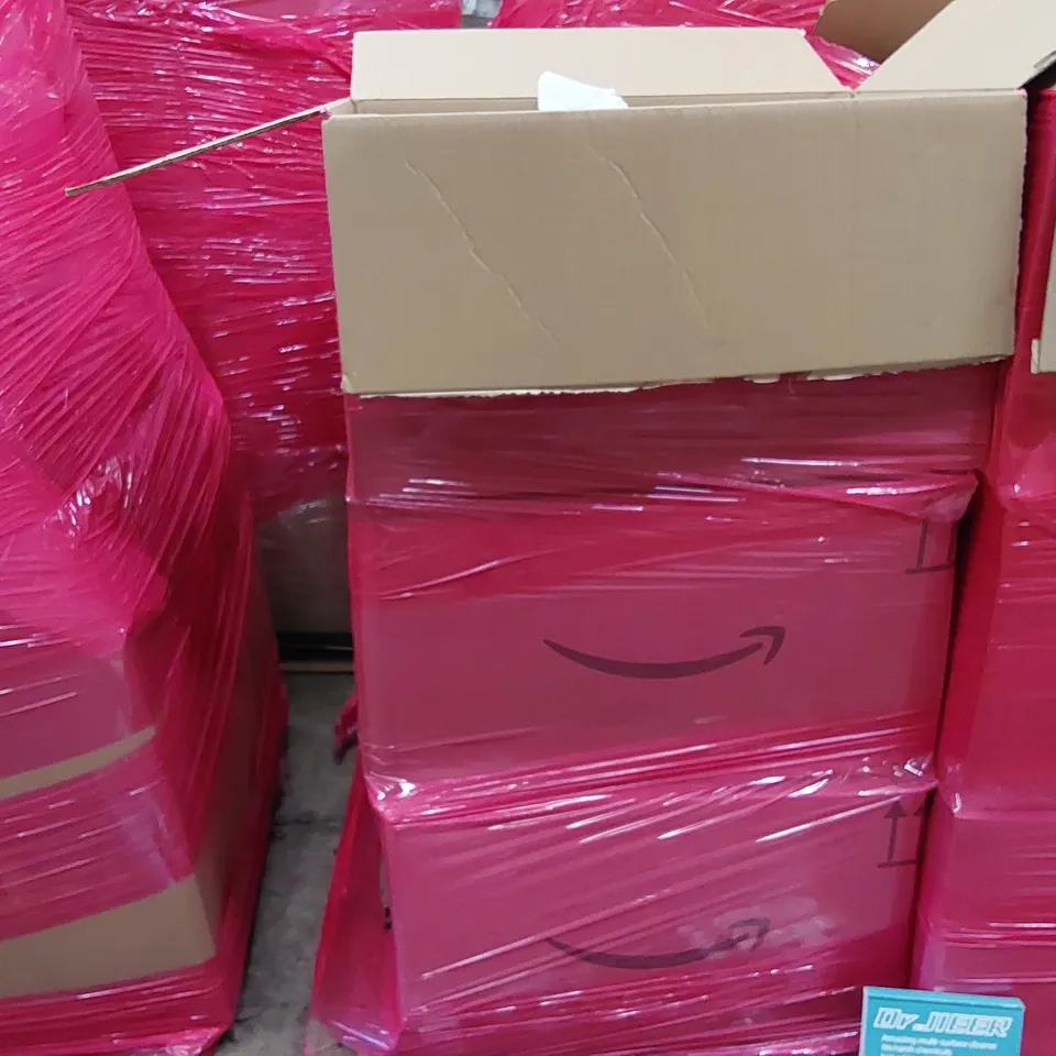 PALLET OF ASSORTED ITEMS INCLUDING: LED FIBER LIGHT, PHONE CASE, SLIPPERS, HALLOWEEN DECORATIONS, AFRICAN FIGURINES CLEANING SPONGE, SHOPPING BAGS, HAIR REMOVAL KIT, SHOWER GEL