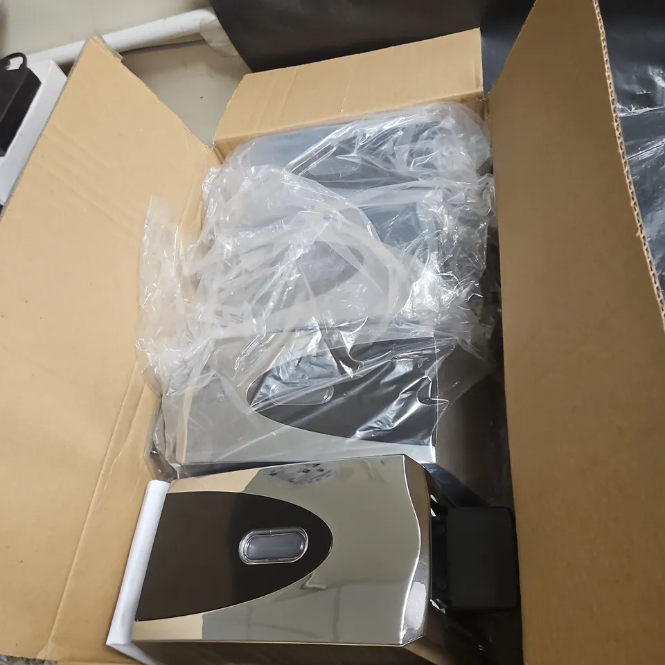 X4 SAVONA SOAP DISPENSER – STAINLESS STEEL WITH BLACK TOP (KENNEDY HYGIENE)