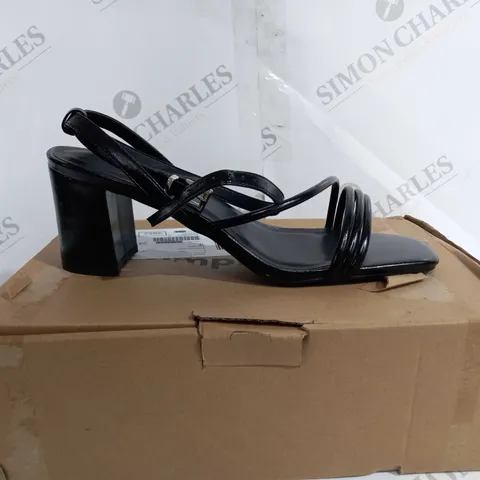BOXED SIMPLY BE WB173 PLATFORM BLACK - UK 7