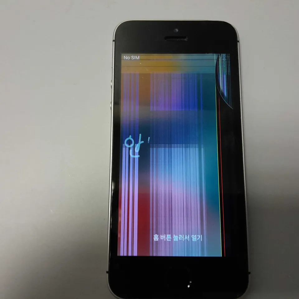 BOXED APPLE IPHONE SE SMARTPHONE