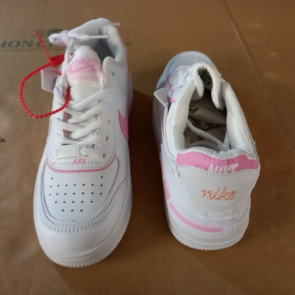 NIKE AIR FORCE 1 WHITE/PINK TRAINERS - UK 6