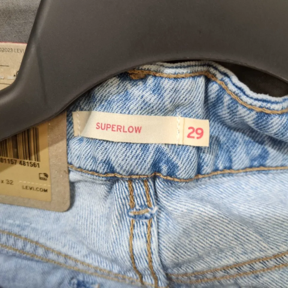 LEVI'S JEANS – LIGHT WASH DENIM, SUPERLOW, 29X32 (UK 29)