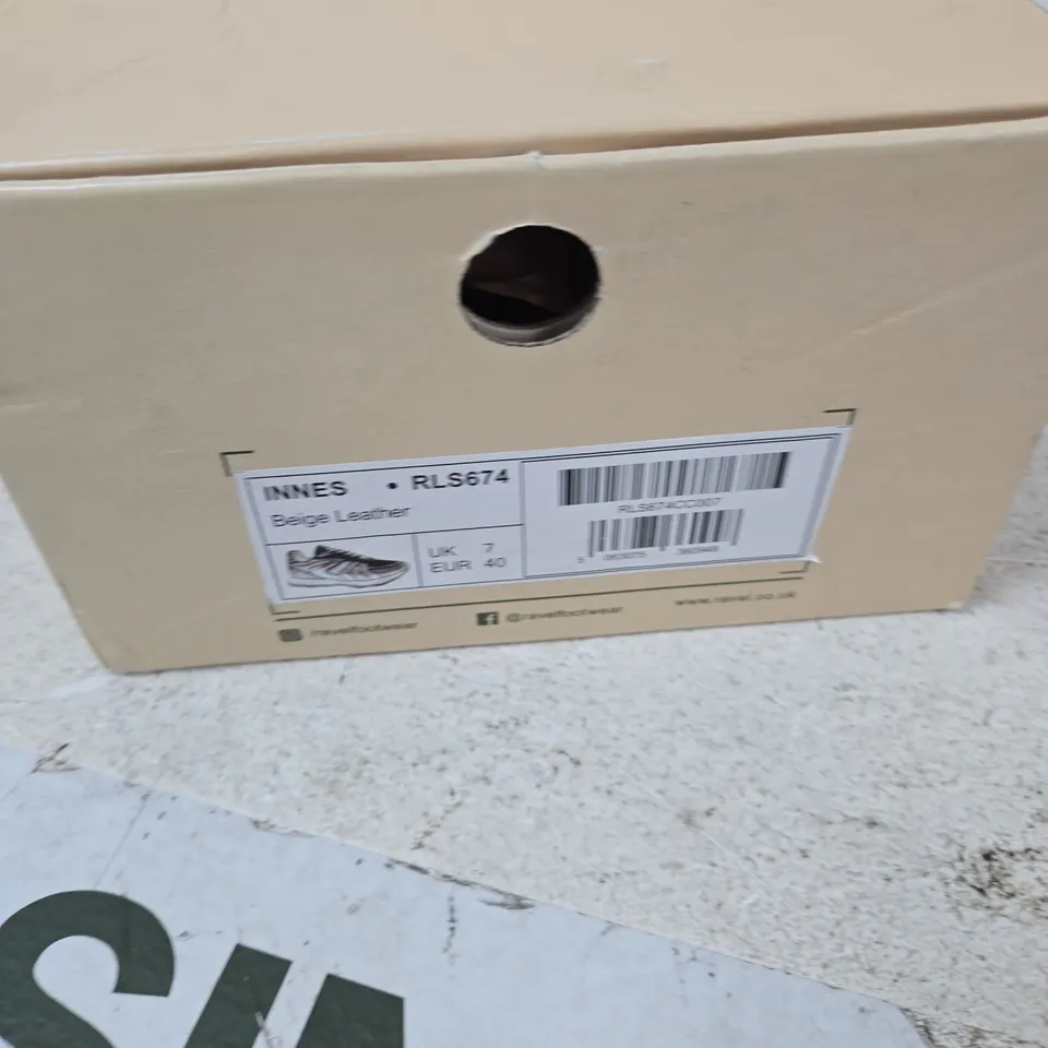 UK 7 RAVEL BEIGE LEATHER & MESH SNEAKERS – BOXED