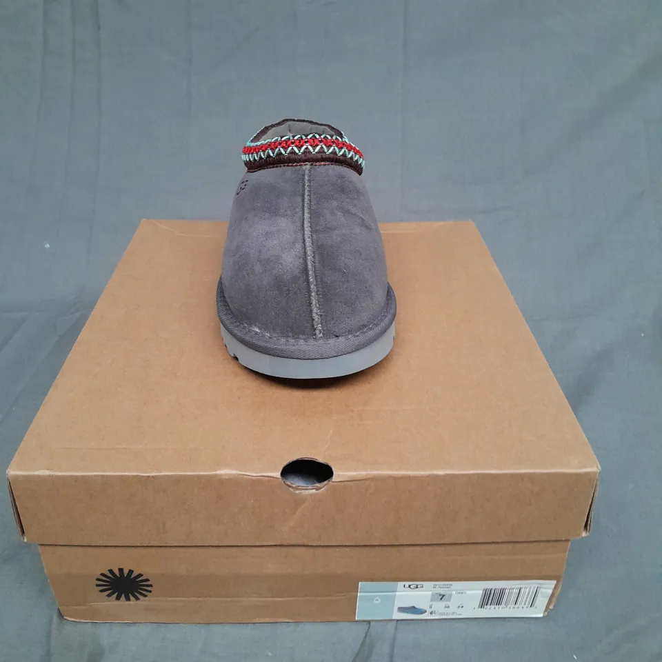 BOXED PAIR OF UGG W TASMAN IN GREY UK 7 