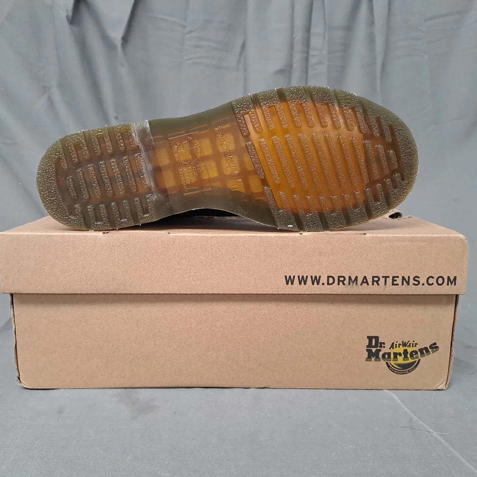 BOXED PAIR OF DR MARTENS 1460 VONDA BOOTS IN BLACK W. ROSE DESIGN UK SIZE 7