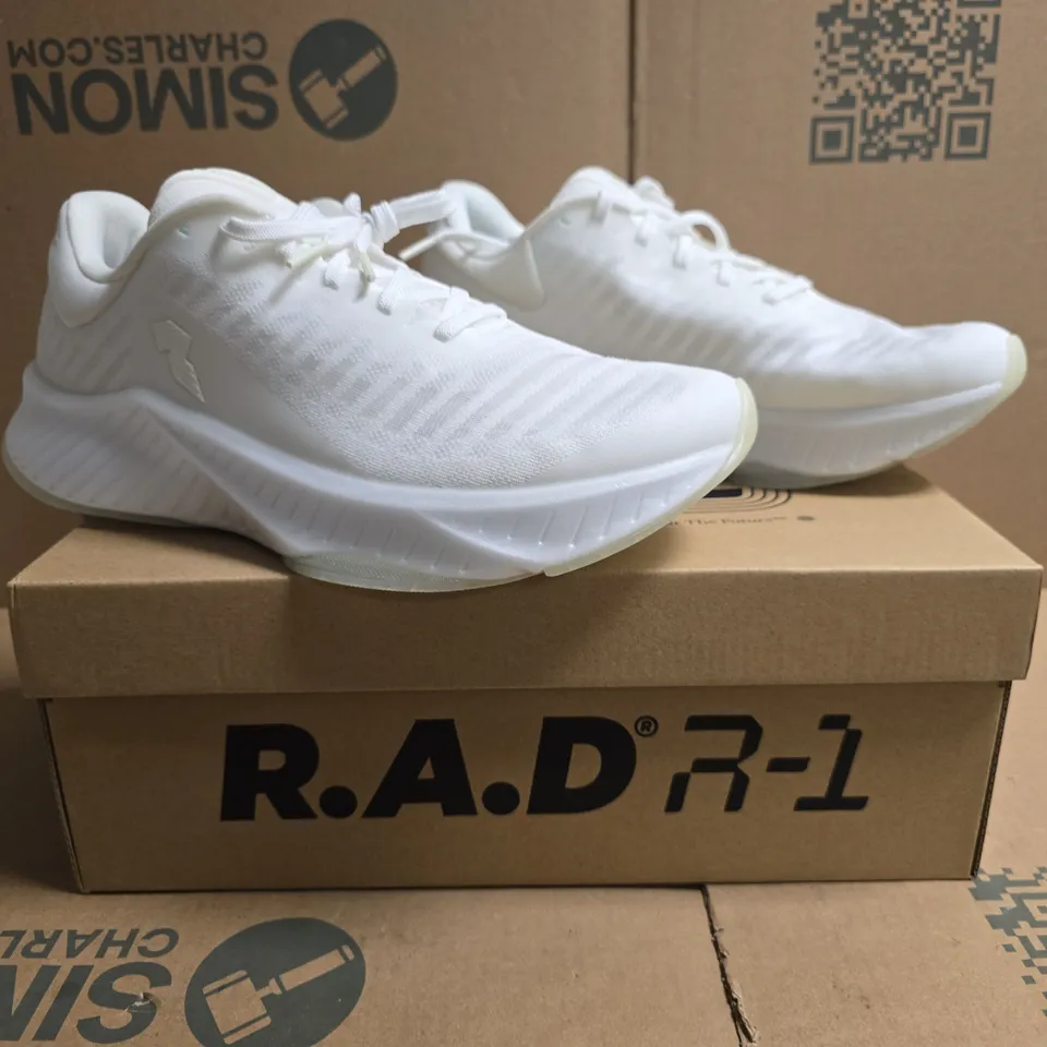 BOXED PAIR OF R.A.D R-1 TRAINERS IN GHOST WHITE SIZE UK 10.5