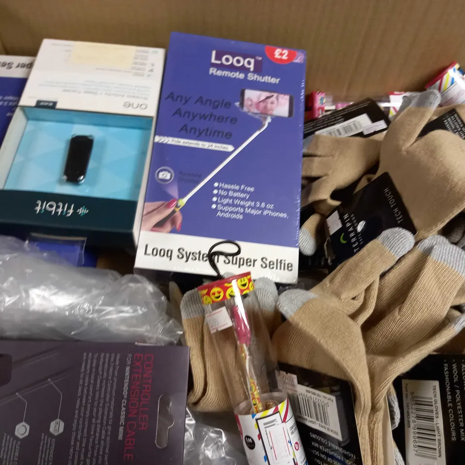 LOT OF APPROXIMATELY 20 ASSORTED PHONE ACCESSORIES, TO INCLUDE TOUCHSCREEN GLOVES, FITBIT STEP COUNTER, ETC