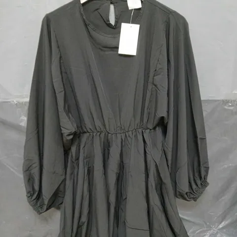 BOX OF APPROXIMATELY 20 SUPREMACY PUFF SLEEVE SHORT DRESSES - BLACK - SIZES MAY VARY