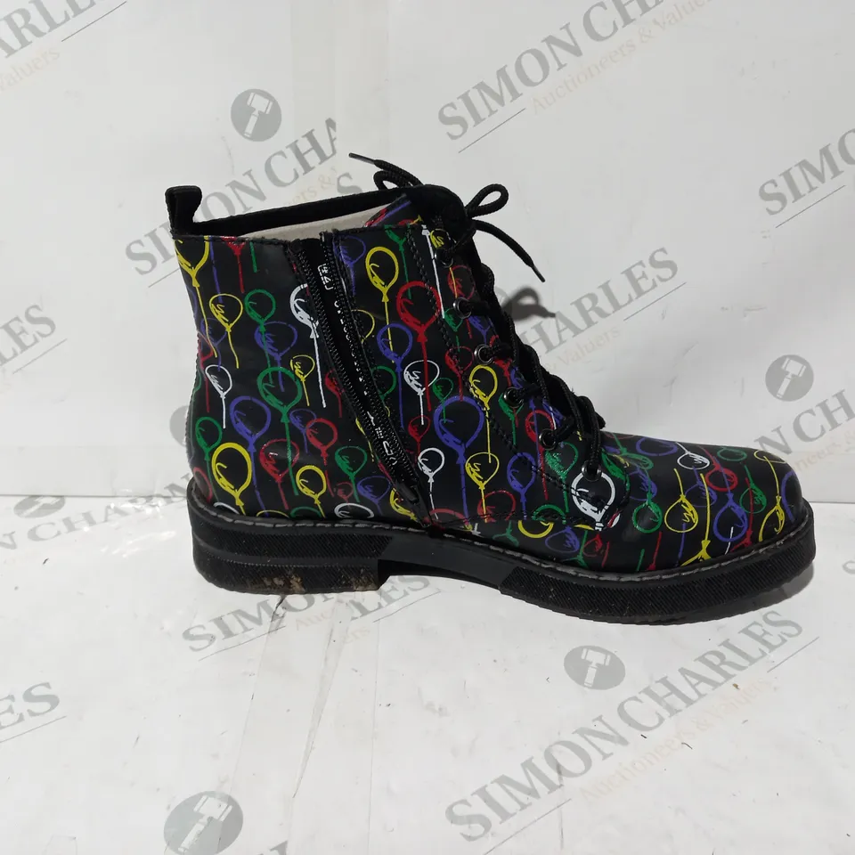 BOXED PAIR OF RIEKER LACE UP BOOTS WITH BALLOON DESIGN UK SIZE 8