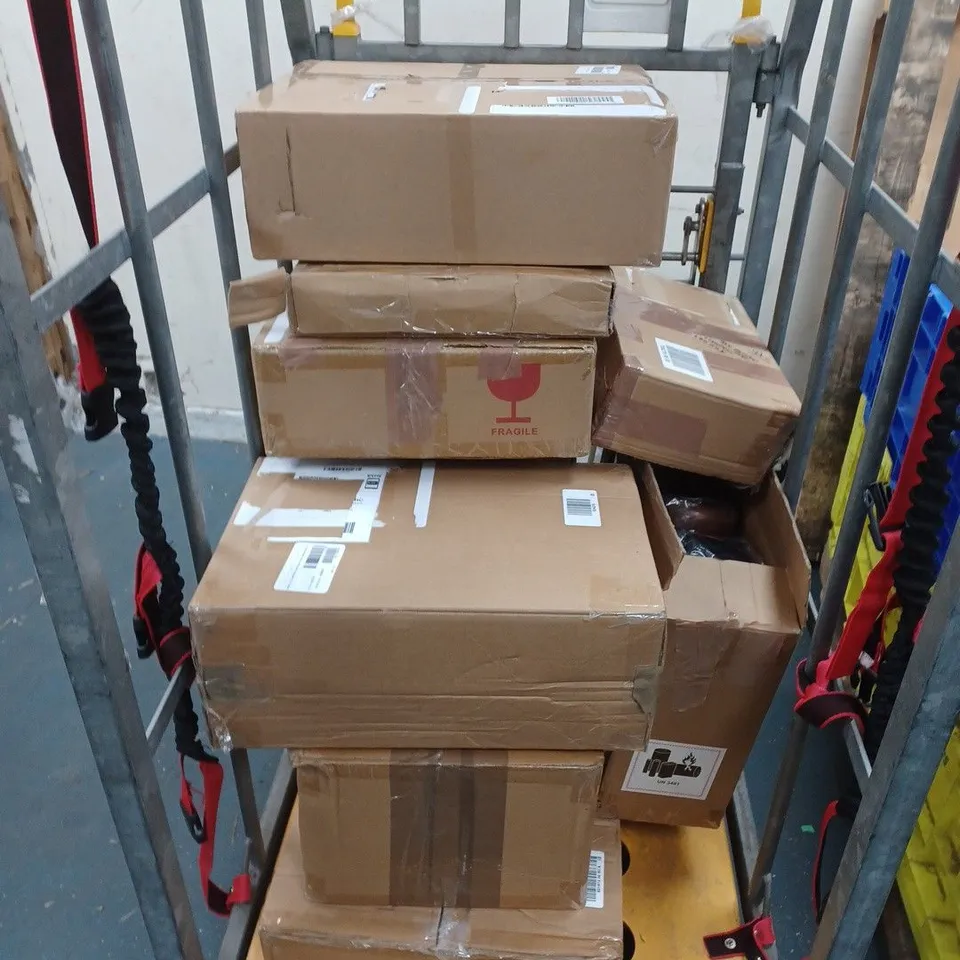 CAGE OF APPROXIMATELY 10 ASSORTED ITEMS TO INCLUDE COZEE HOME MATTRESS ENHANCER, SFIXX DUAL LAMPS, AND DECORATIVE ARTIFICIAL FLOWERS ETC. 