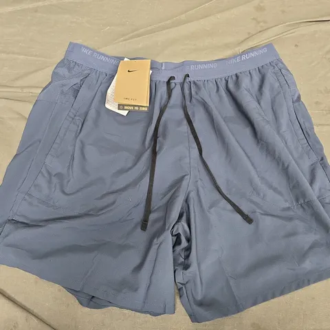 NIKE STRIDE RUNNING SHORTS IN BLUE - GREY