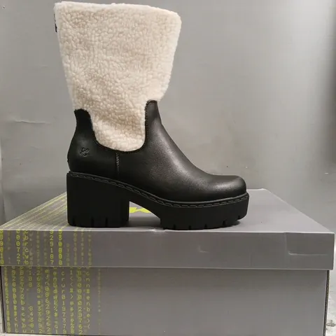 BOXED PAIR OF KOI TEXEL SHEARLING SWITCH BOOTS IN BLACK SIZE UK 4