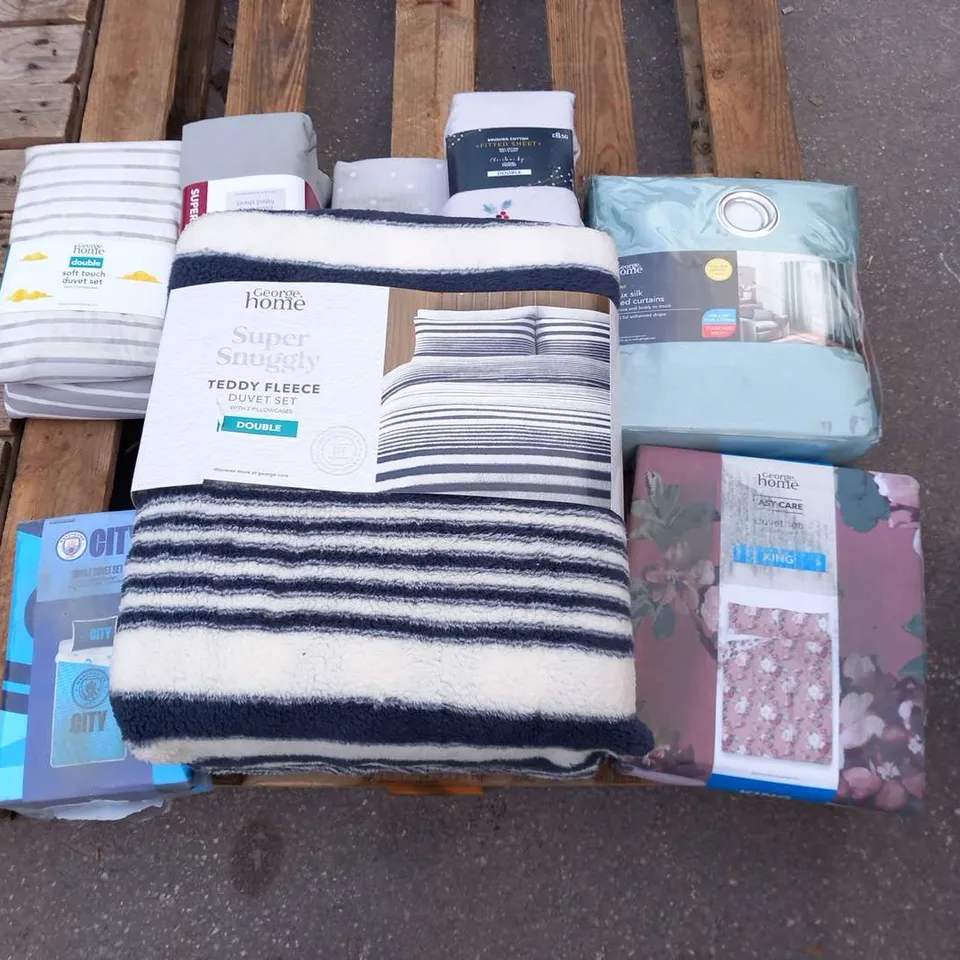 ASSORTED BEDDING AND SOFT FURNISHINGS