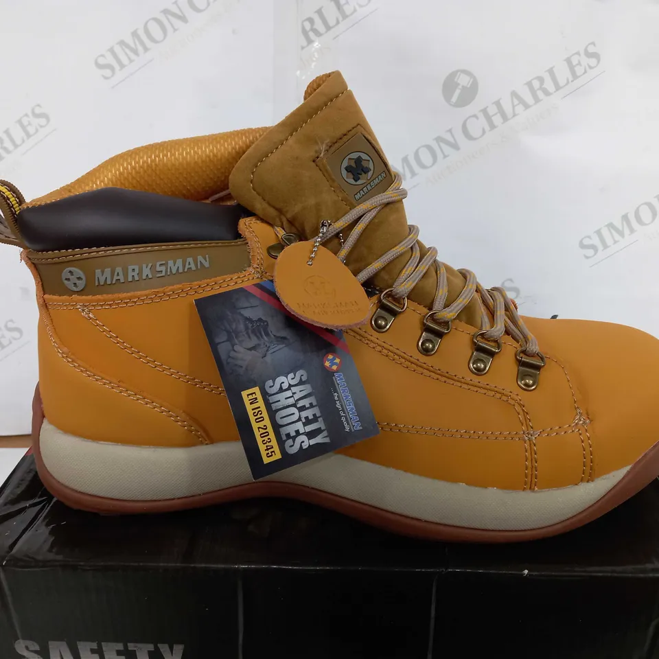 BOXED PAIR OF MARKSMAN LEATHER LACE UP SAFETY BOOTS IN HONEY - UK 12