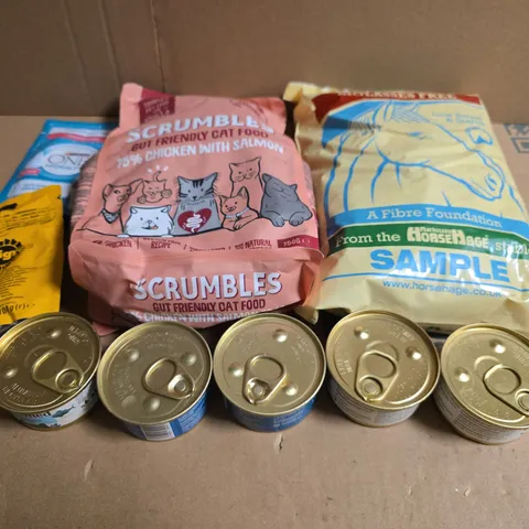 APPROX 15 ASSORTED PET FOODS & TREATS TO INCLUDE PEDIGREE, CAT FOODS AND OCEAN FRESH FISH 