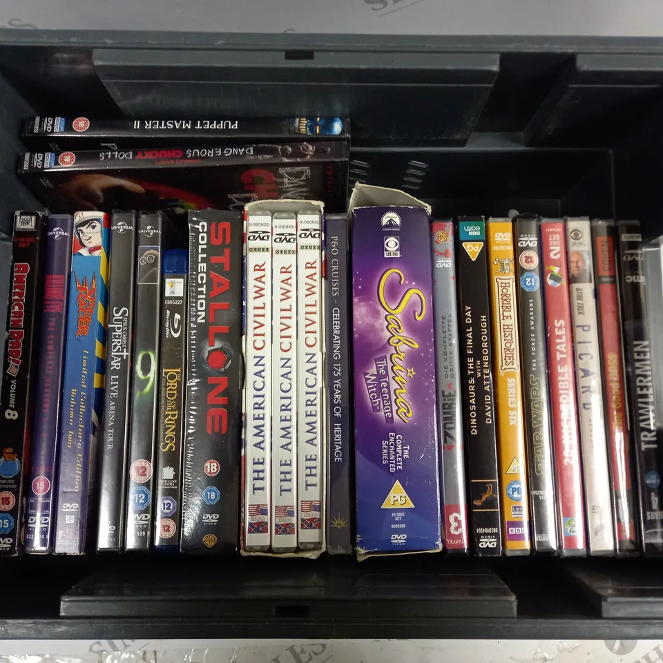 APPROXIMATELY 20 ASSORTED DVD FILMS & BOX SETS TO INCLUDE LORD OF THE RINGS, STARWARS FORCE AWAKENS, STALLONE COLLECTION ETC 