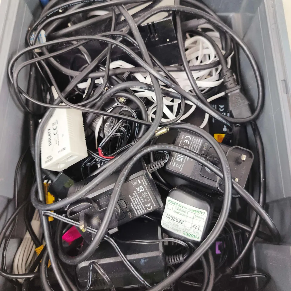 APPROXIMATELY 15 ASSORTED ELECTRICAL PRODUCTS TO INCLUDE ROUTER, POWER SUPPLIES, NETWORK ADAPTER ETC