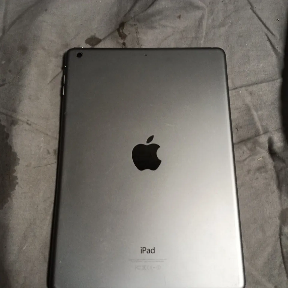 APPLE IPAD AIR (1ST GEN) TABLET