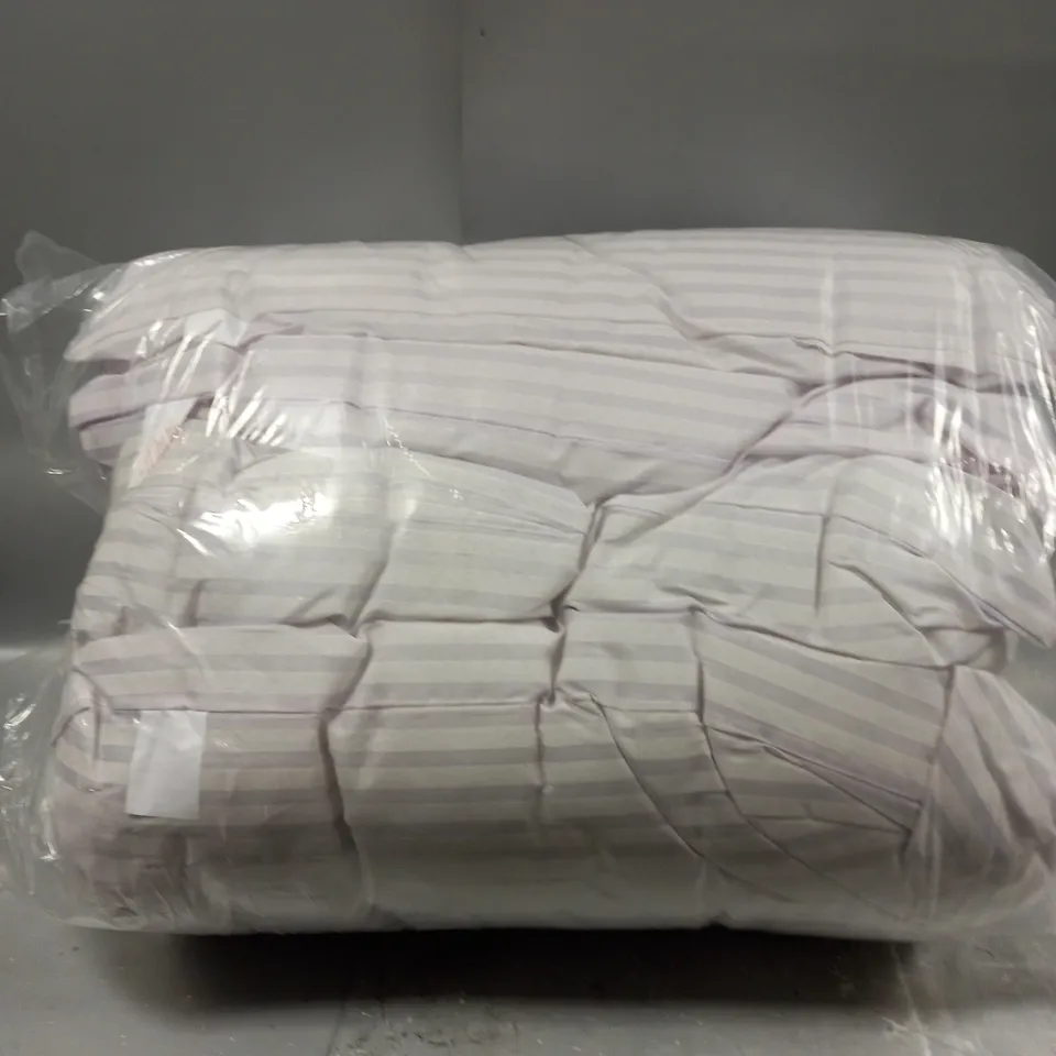 APPROXIMATELY 12 ASSORTED BULK HOUSEHOLD PRODUCTS TO INCLUDE WASHING LINE POLE, CUSHIONS, SHELVING UNIT ETC - COLLECTION ONLY 