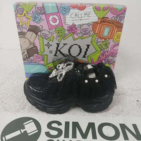 BOXED KOI KELPIE WHIMSICAL TERRAIN TRAINERS BLACK SIZE 4
