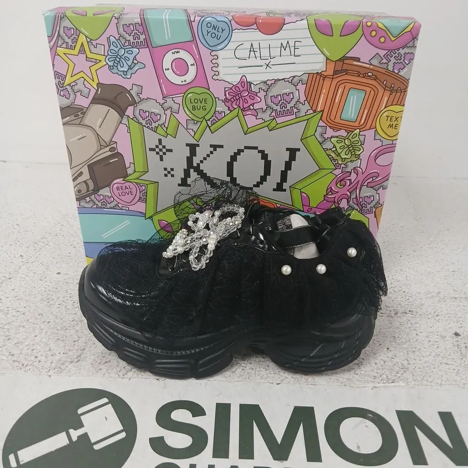 BOXED KOI KELPIE WHIMSICAL TERRAIN TRAINERS BLACK SIZE 4