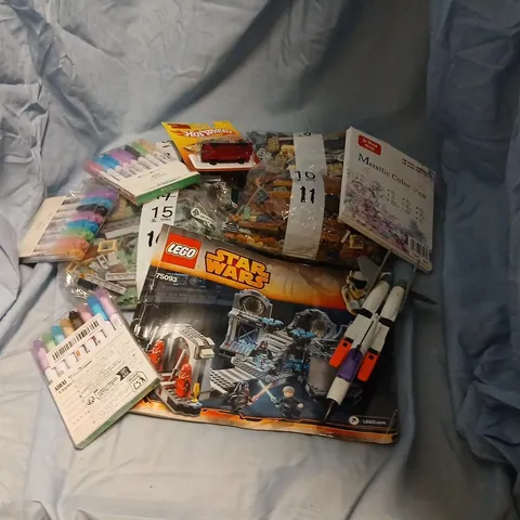 LARGE QUANTITY OF ASSORTED TOYS AND ACCESSORIES TO INCLUDE; LEGO, DM-7009 PENS, HOT WHEELS ALFA ROMEO, METALLIC COLOUR PENS AND FUNKY SWIM CAP