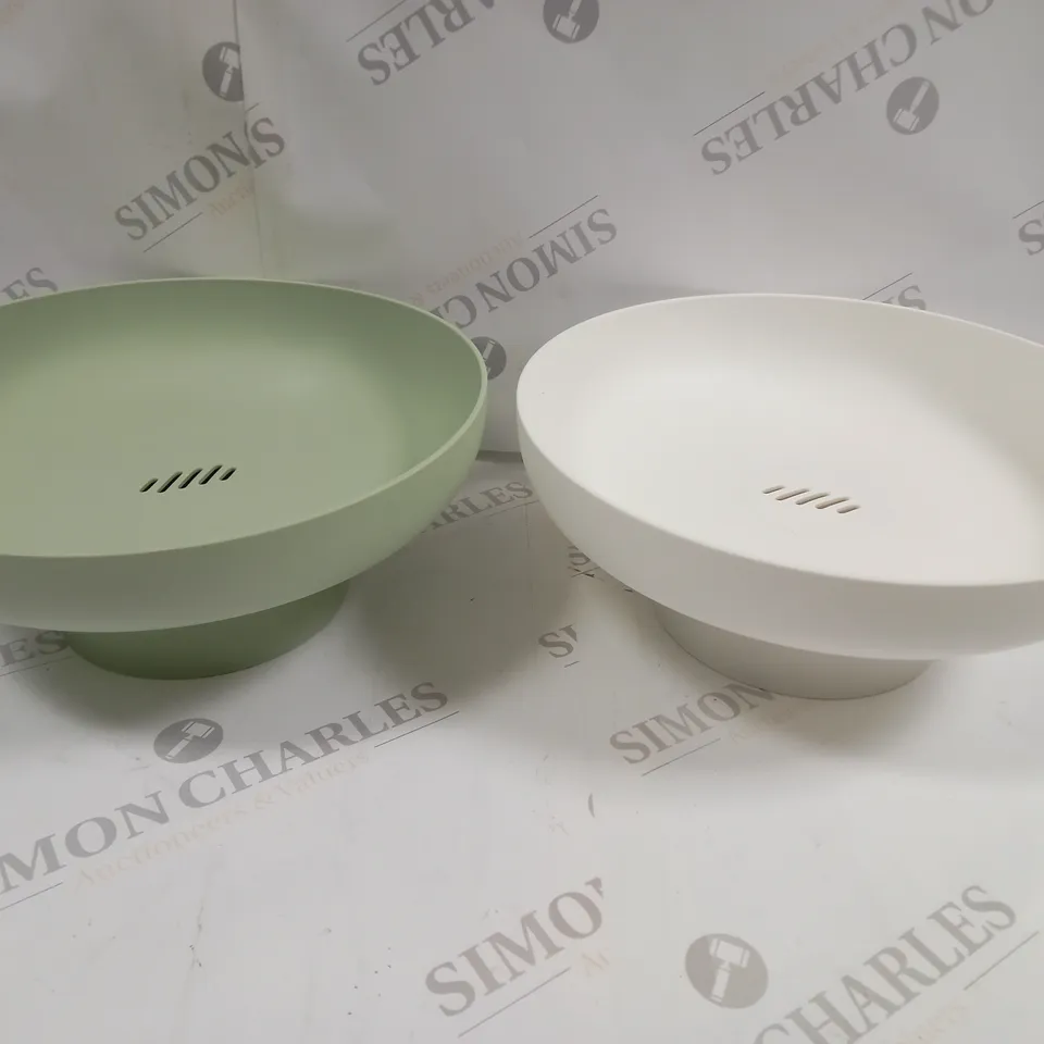2 X DESIGNER PLASTIC FRUIT BOWLS IN GREEN & WHITE 