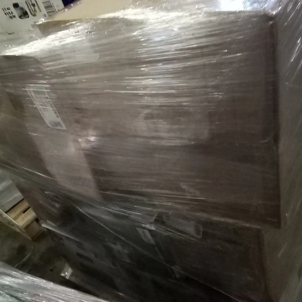 PALLET OF APPROXIMATELY 31 ASSORTED ELECTRICAL ITEMS TO INCLUDE AIR FRYERS , VACUUM CLEANERS AND TOASTERS 