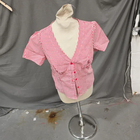 CHARLIE SUEDE WOMEN'S RED & WHITE GINGHAM BLOUSE – POLYESTER, SIZE M, BUTTON FRONT