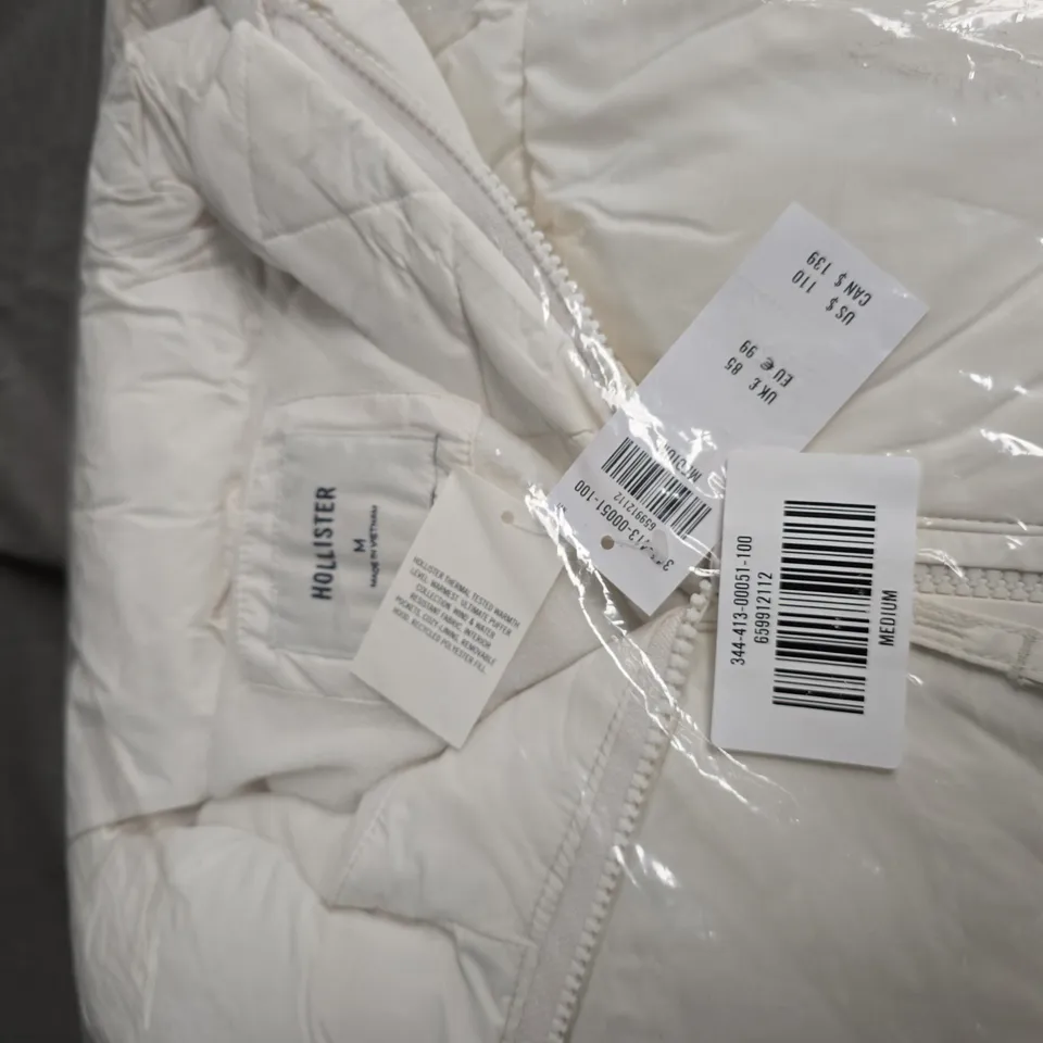 HOLLISTER WHITE PUFFER JACKET – MEDIUM