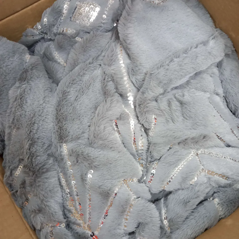JM BY JULIEN MACDONALD ART DECO EMBELLISHED R0EVERSIBLE FAUX FUR THROW