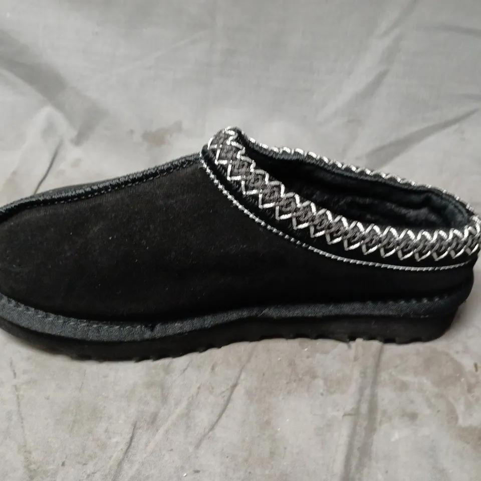 UGG BLACK SUEDE SLIPPERS WITH SILVER STITCHING - 39